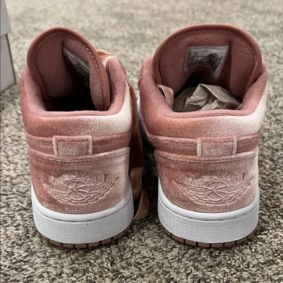 Women’s Nike Air Jordan Low SE Rose Sneakers - Picture 4 of 7